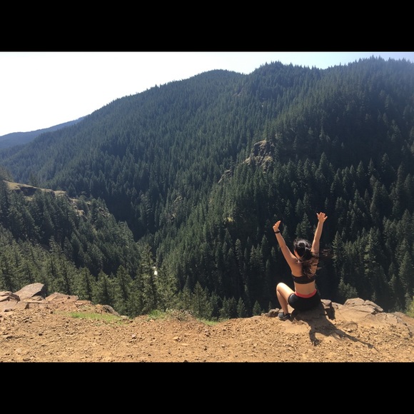 Welcome! Please read for info about my closet 🐝 - Picture 2 of 6